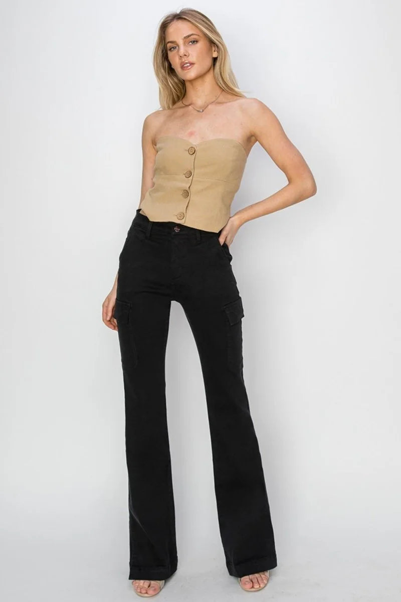 Black cargo pants with a regular fit and slight stretch, shown on a model.