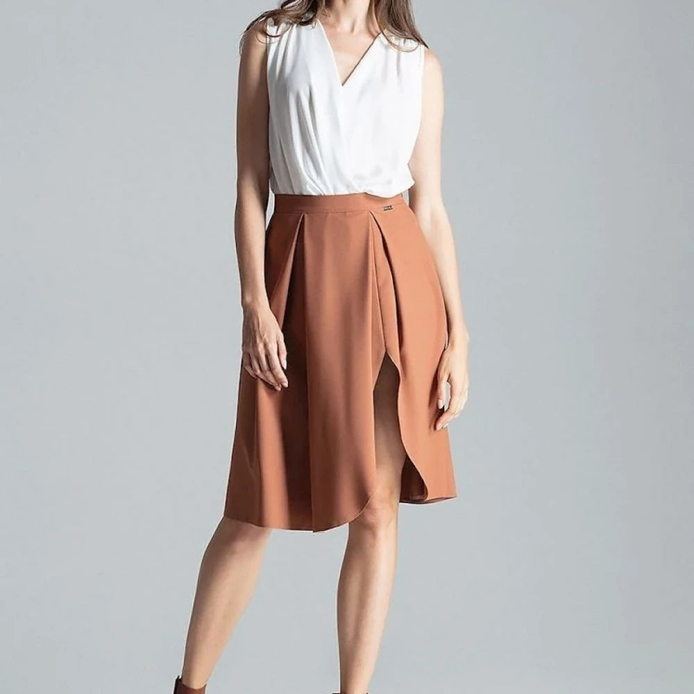 Contrast Pleated Midi Skirt with Asymmetric Slit