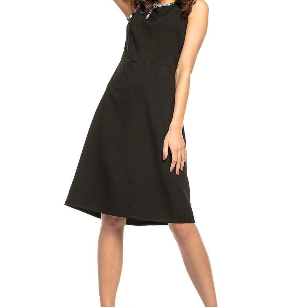 Elegant Trapeze Dress with Tie Neckline