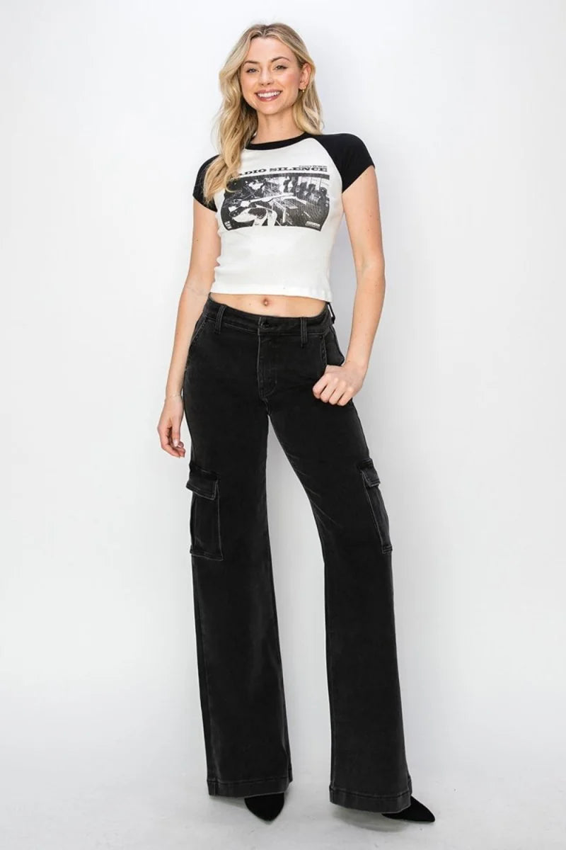 Black wide-leg cargo pants with multiple pockets and a regular fit, on a white background.