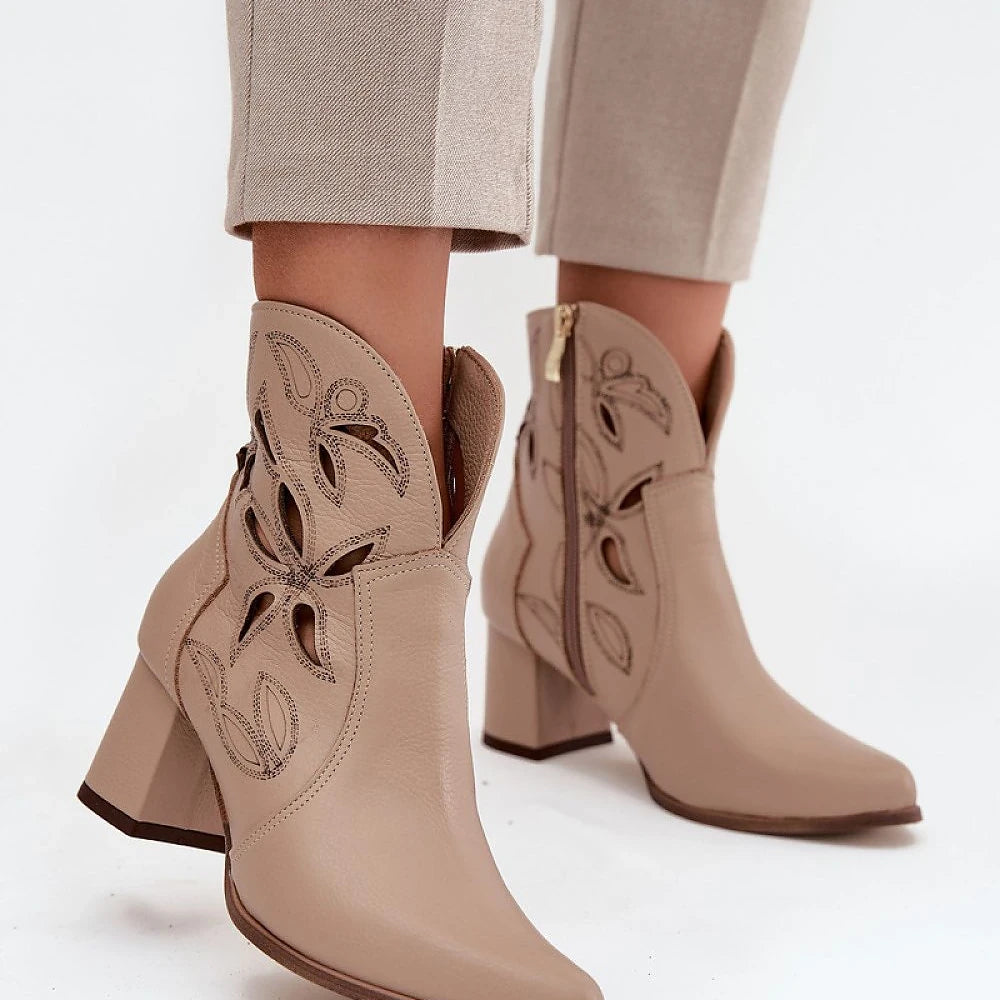 Heel boots Step in style
