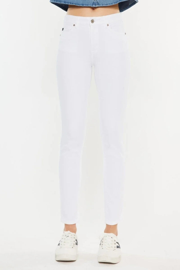 White denim jeans with a regular fit, detailed with pockets and a button closure, on a model.