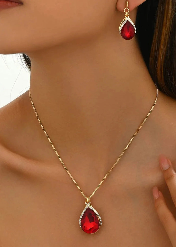18k gold necklace with a sparkling teardrop rhinestone pendant.