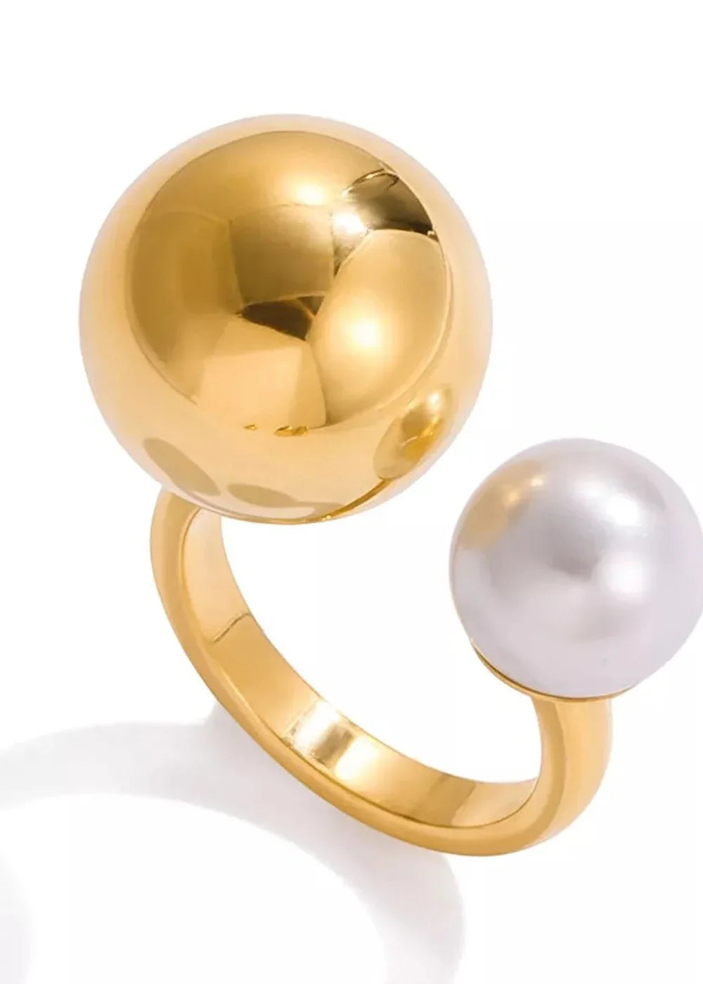 Gold-plated ring with large sphere and pearl accent