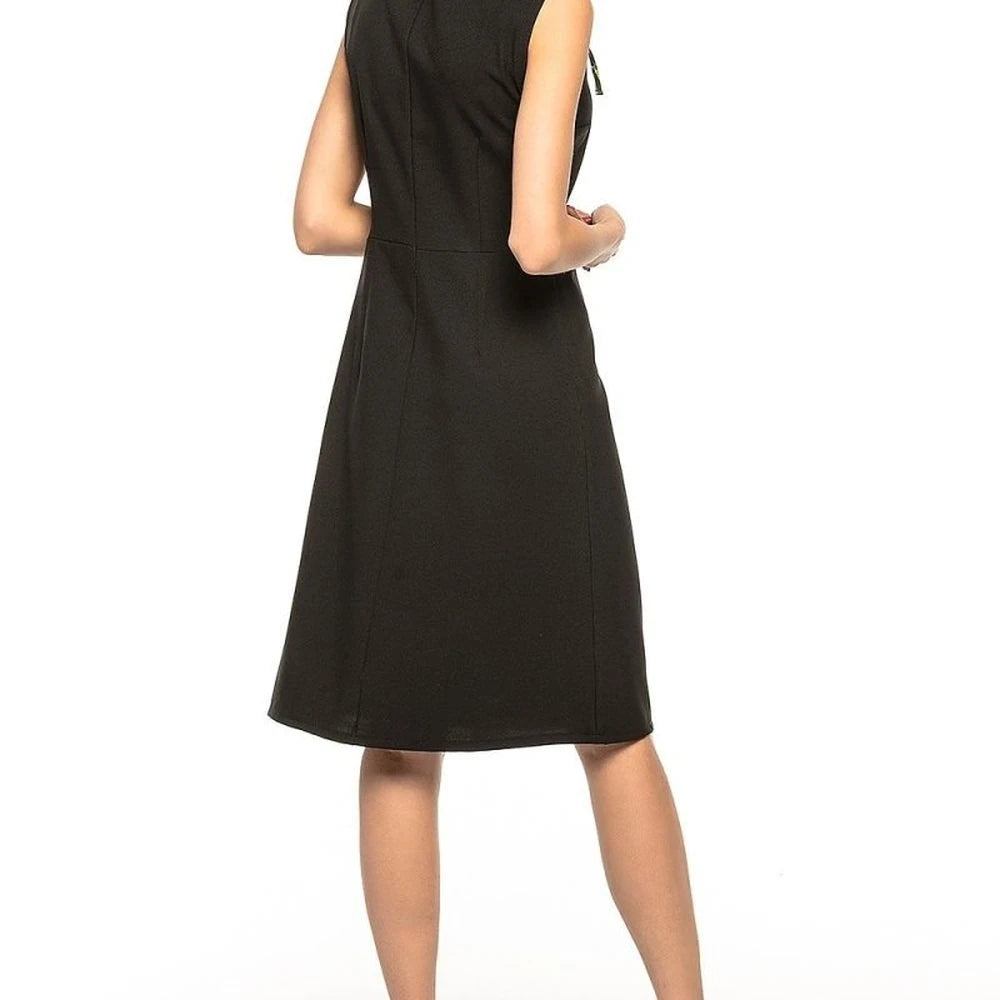 Elegant Trapeze Dress with Tie Neckline