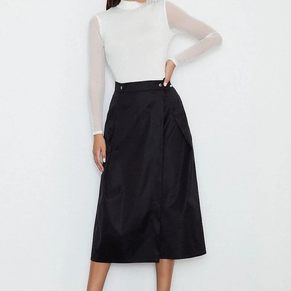 Long Skirt with Waist Fastening and Buttons
