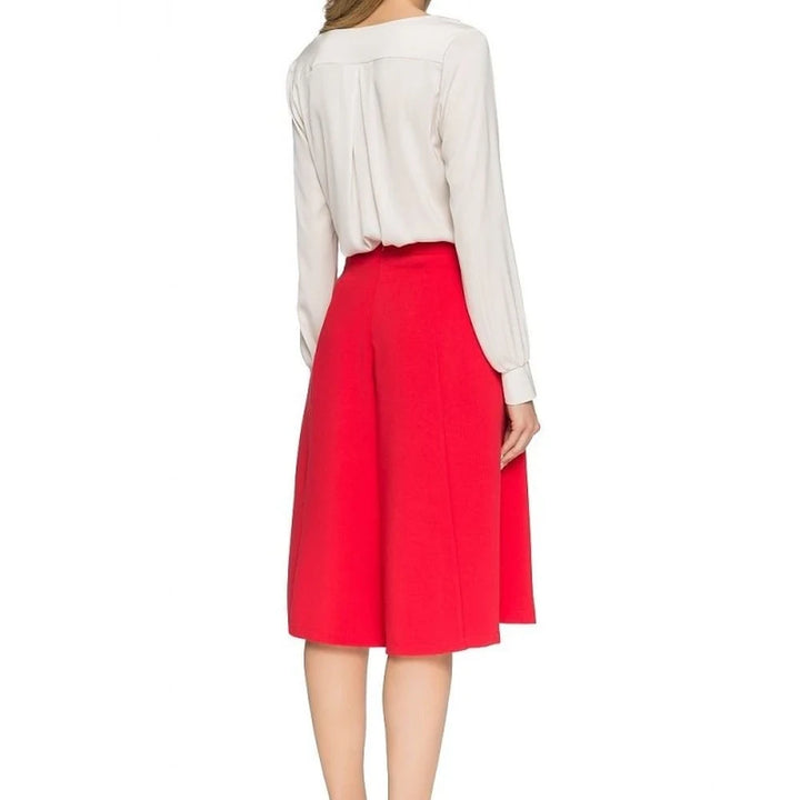 Elegant Women's Blouse with Flattering Neckline