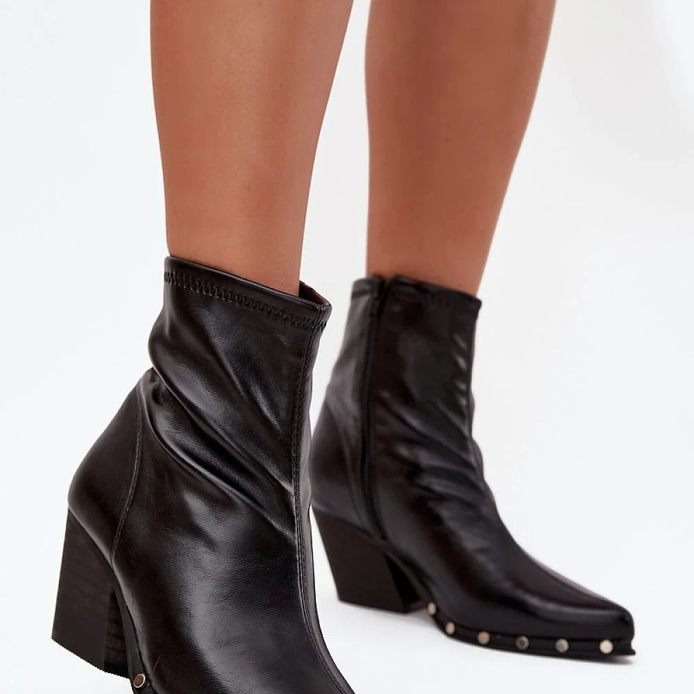Heel boots Step in style