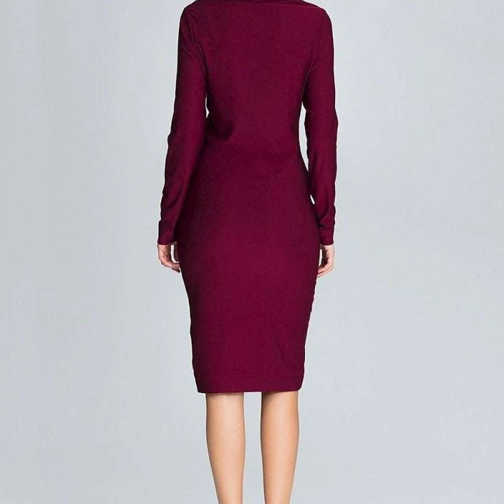 Fitted Lightweight Dress with Long Sleeves & Loose Neckline – Elegant for Every Occasion