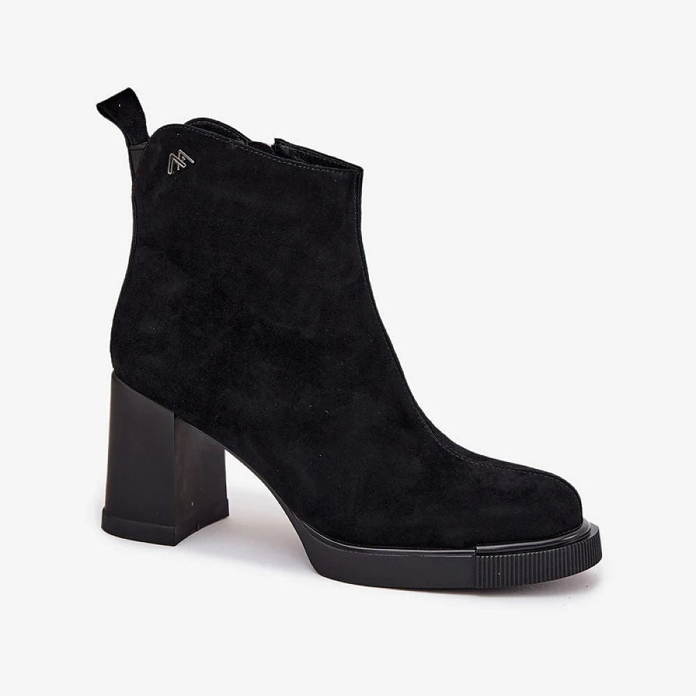 Heel boots Step in style