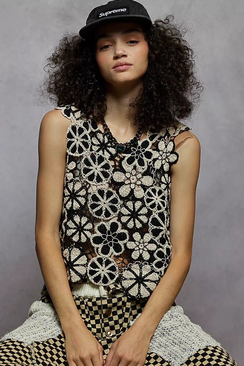 Round Neck Floral Crochet Sleeveless Cropped Top - 