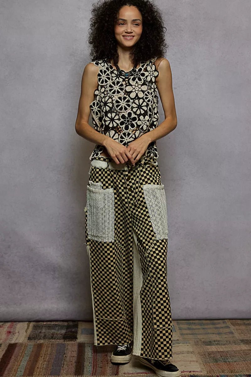 Round Neck Floral Crochet Sleeveless Cropped Top - 