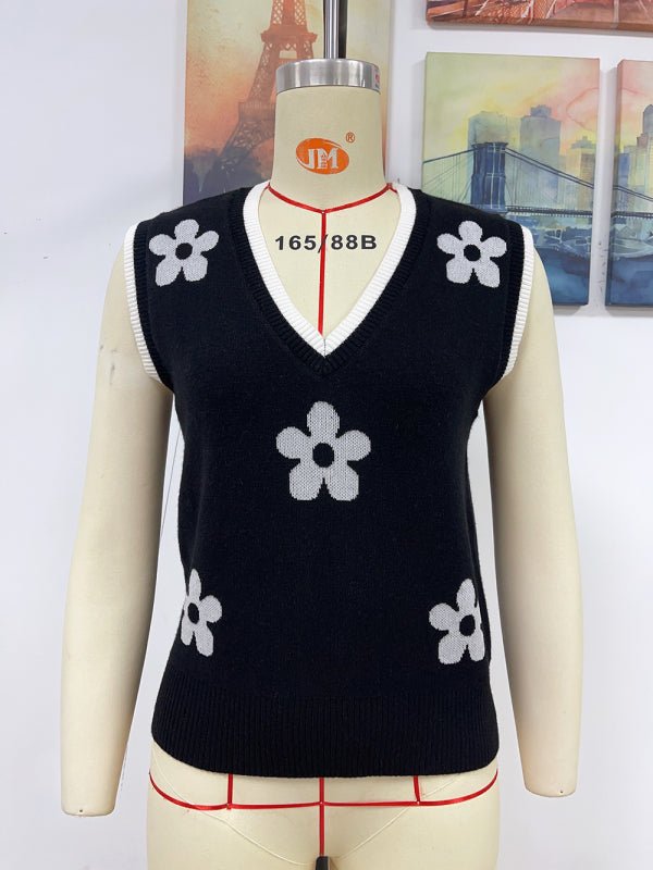 Women's Contrasting Color Jacquard V - Neck Sleeveless Knit Tank Top - Top