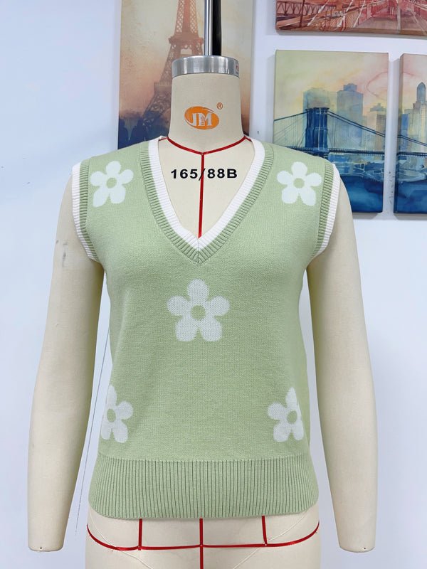 Women's Contrasting Color Jacquard V - Neck Sleeveless Knit Tank Top - Top